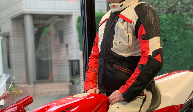 旅を預けられる一着。安心感と快適性を纏う